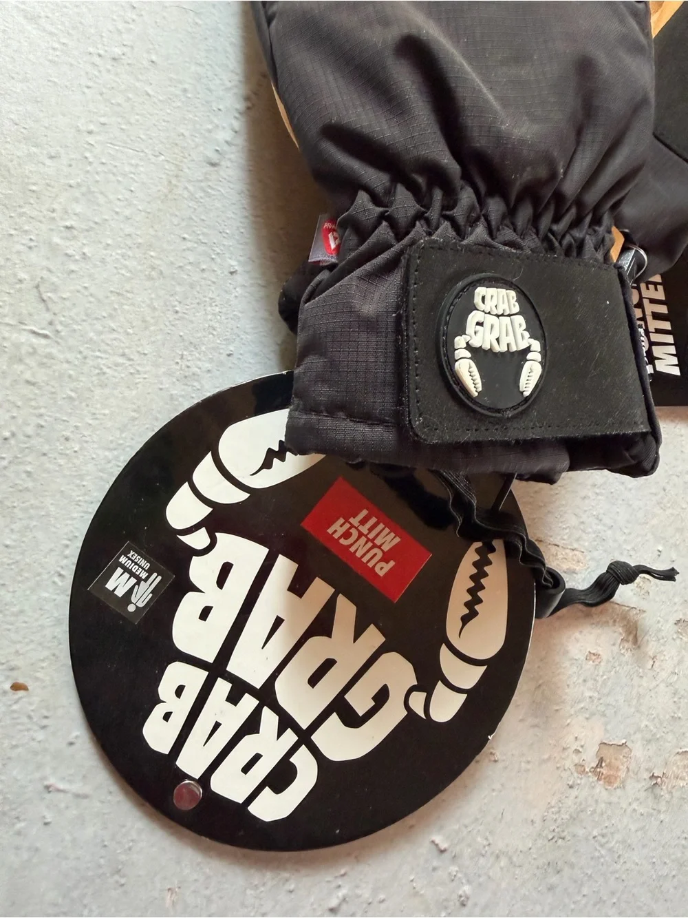 Crab Grab Unisex Black and Tan Punch Mittens